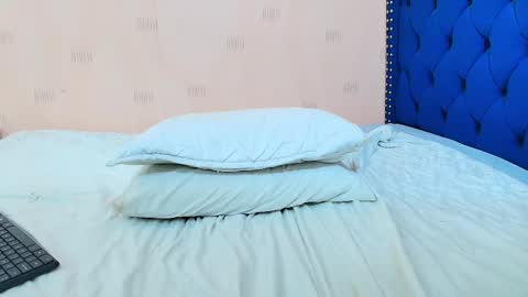 Snapshot of hornybarelylegalgirl chatting on March 2025 06:51:02 PM Khloe online show from March 2025 06:51:02 PM