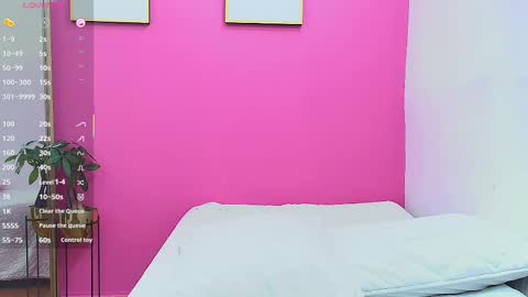 Snapshot of hornybarelylegalgirl chatting on March 2025 12:33:02 PM Khloe online show from March 2025 12:33:02 PM