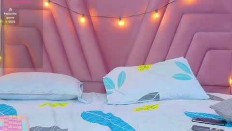 Snapshot of hornybarelylegalgirl chatting on October 2025 12:46:01 PM Khloe online show from October 2025 12:46:01 PM