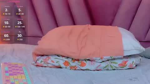 Snapshot of hornybarelylegalgirl chatting on October 2025 12:32:02 AM Khloe online show from October 2025 12:32:02 AM