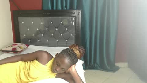 Snapshot of hornybella4 chatting on January 2025 12:59:02 AM Bella online show from January 2025 12:59:02 AM