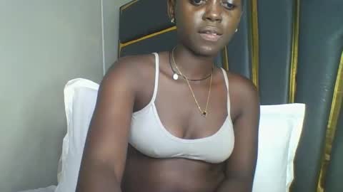 Snapshot of hornybella84 chatting on November 2025 09:13:01 PM Bella online show from November 2025 09:13:01 PM