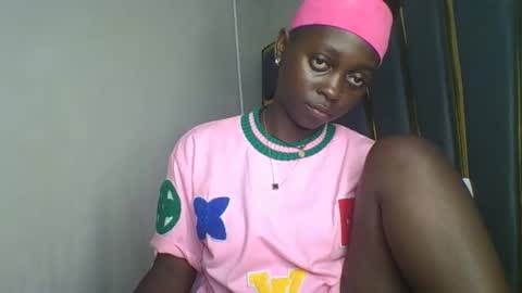 Snapshot of hornybella84 chatting on November 2025 09:19:02 PM Bella online show from November 2025 09:19:02 PM