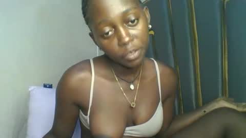 Snapshot of hornybella84 chatting on November 2025 09:18:01 PM Bella online show from November 2025 09:18:01 PM