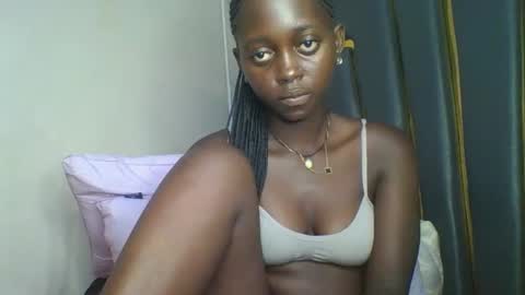 Snapshot of hornybella84 chatting on November 2025 09:24:01 AM Bella online show from November 2025 09:24:01 AM