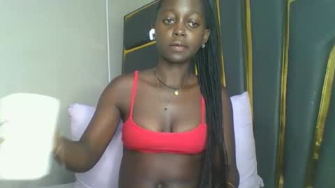 Snapshot of hornybella84 chatting on December 2025 05:27:02 AM Bella online show from December 2025 05:27:02 AM