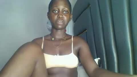 Snapshot of hornybella84 chatting on February 2026 06:18:02 AM Bella online show from February 2026 06:18:02 AM