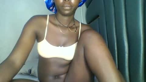 Snapshot of hornybella84 chatting on February 2026 05:59:02 AM Bella online show from February 2026 05:59:02 AM