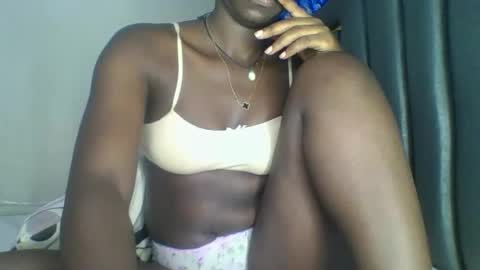 Snapshot of hornybella84 chatting on February 2026 06:09:01 AM Bella online show from February 2026 06:09:01 AM