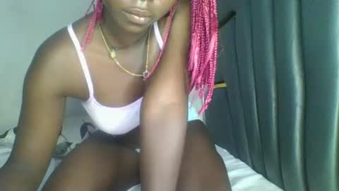 Snapshot of hornybella84 chatting on February 2026 06:35:01 AM Bella online show from February 2026 06:35:01 AM