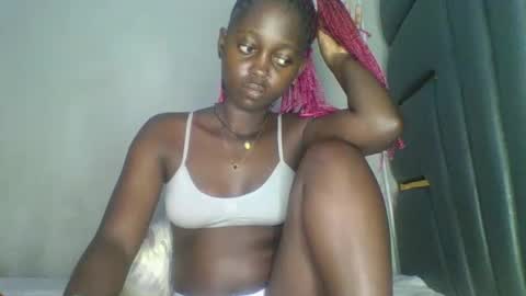 Snapshot of hornybella84 chatting on March 2026 06:36:02 AM Bella online show from March 2026 06:36:02 AM