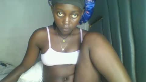 Snapshot of hornybella84 chatting on March 2026 01:11:02 PM Bella online show from March 2026 01:11:02 PM