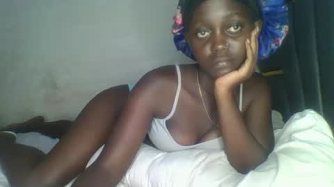 Snapshot of hornybella84 chatting on March 2026 10:00:02 PM Bella online show from March 2026 10:00:02 PM