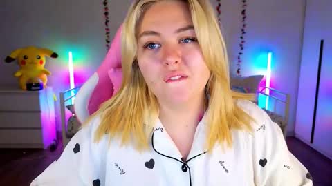 HornyCakee online show from September 2025 10:17:01 AM