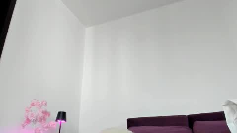 Snapshot of hornyemma_ chatting on November 2025 09:54:02 AM Emma online show from November 2025 09:54:02 AM