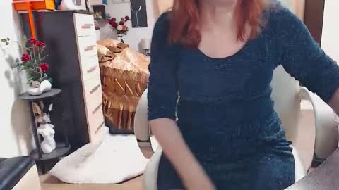 Snapshot of hornymomfuck chatting on November 2025 06:37:02 PM Aimi online show from November 2025 06:37:02 PM