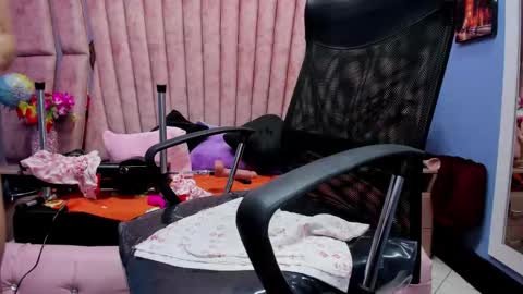 Snapshot of hornyskinny26 chatting on November 2025 05:41:02 AM hornyskinny26 online show from November 2025 05:41:02 AM