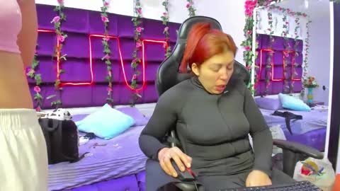 Snapshot of hornyy_mom chatting on September 2025 01:03:01 PM hornyy mom online show from September 2025 01:03:01 PM