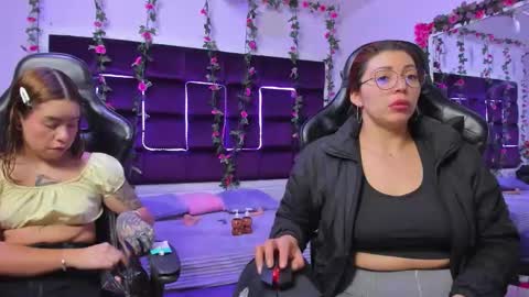 Snapshot of hornyy_mom chatting on October 2025 01:44:02 PM hornyy mom online show from October 2025 01:44:02 PM