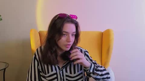 Snapshot of hortenciajenovese chatting on October 2025 07:48:01 AM Mia online show from October 2025 07:48:01 AM