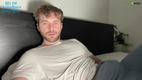 Snapshot of hot8pack01 chatting on December 2024 09:04:02 PM Edward aka Wolf online show from December 2024 09:04:02 PM