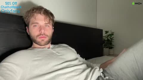 Snapshot of hot8pack01 chatting on December 2024 09:31:02 PM Edward aka Wolf online show from December 2024 09:31:02 PM