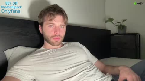 Snapshot of hot8pack01 chatting on March 2025 05:33:01 AM Edward aka Wolf online show from March 2025 05:33:01 AM