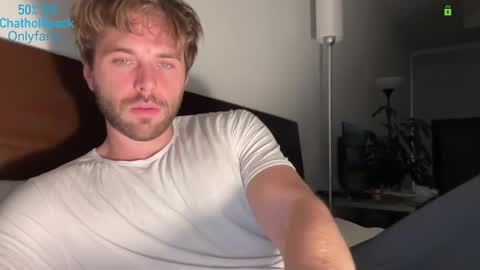 Snapshot of hot8pack01 chatting on November 2025 10:21:02 PM Edward aka Wolf online show from November 2025 10:21:02 PM