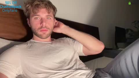 Edward aka Wolf online show from November 2025 10:30:02 PM