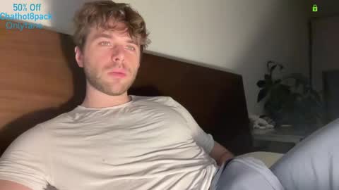 Snapshot of hot8pack01 chatting on February 2026 11:33:01 PM Edward aka Wolf online show from February 2026 11:33:01 PM