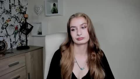 NINA online show from October 2025 06:33:01 AM