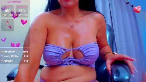 Snapshot of hot_beauty__ chatting on March 2025 09:42:01 AM VALENTINA online show from March 2025 09:42:01 AM