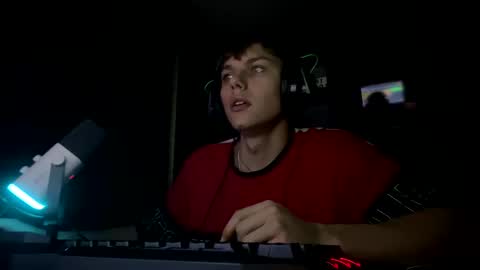 Snapshot of hot_boy_2002_ chatting on December 2024 11:25:01 PM Hot boy 2002 online show from December 2024 11:25:01 PM