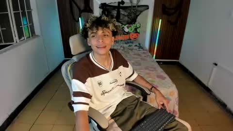 Snapshot of hot_bunny713 chatting on November 2025 12:57:02 AM hot bunny online show from November 2025 12:57:02 AM