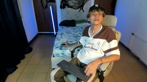 Snapshot of hot_bunny713 chatting on November 2025 02:01:02 AM hot bunny online show from November 2025 02:01:02 AM