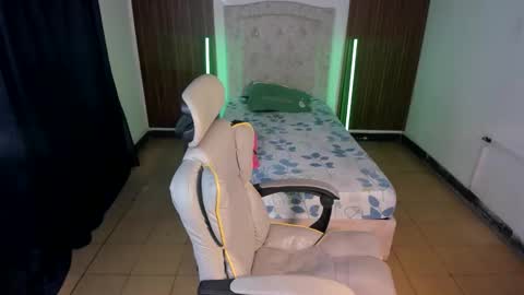 Snapshot of hot_bunny713 chatting on November 2025 01:26:02 AM hot bunny online show from November 2025 01:26:02 AM