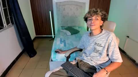 Snapshot of hot_bunny713 chatting on November 2025 02:43:02 AM hot bunny online show from November 2025 02:43:02 AM