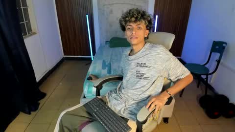 Snapshot of hot_bunny713 chatting on November 2025 02:33:02 AM hot bunny online show from November 2025 02:33:02 AM