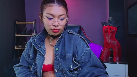Snapshot of hot_chocolate_4u chatting on December 2024 11:51:01 PM hot chocolate 4u online show from December 2024 11:51:01 PM