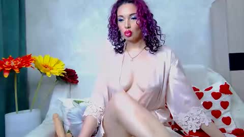 Snapshot of hot_darina chatting on May 2026 04:43:02 AM Darina online show from May 2026 04:43:02 AM