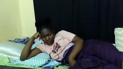 Snapshot of hot_darling95 chatting on October 2025 07:55:01 PM Milly online show from October 2025 07:55:01 PM