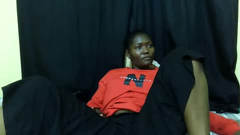 Snapshot of hot_darling95 chatting on October 2025 06:07:02 PM Milly online show from October 2025 06:07:02 PM