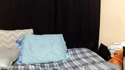 Snapshot of hot_darling95 chatting on November 2025 06:29:01 PM Milly online show from November 2025 06:29:01 PM