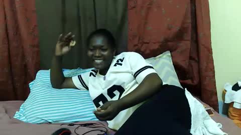 Snapshot of hot_darling95 chatting on November 2025 05:11:01 PM Milly online show from November 2025 05:11:01 PM