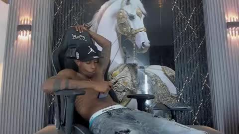 hot_golden_black online show from September 2025 01:18:01 AM