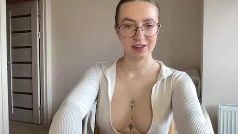 Snapshot of hot_lliinns chatting on December 2024 08:28:02 AM Lina online show from December 2024 08:28:02 AM