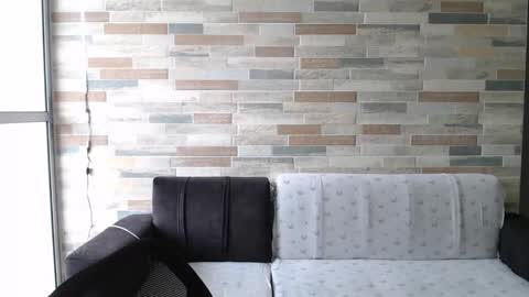 Mia online show from October 2025 01:42:02 PM