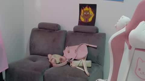 Mia online show from March 2026 08:04:01 PM