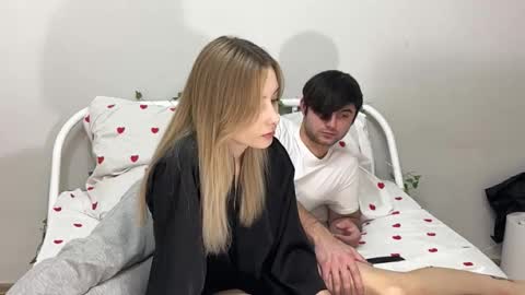 Sara and Sam online show from December 2025 01:40:02 PM