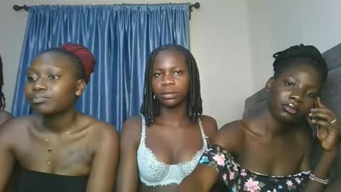 Snapshot of hot_petite1 chatting on December 2025 10:33:01 AM Hot petite online show from December 2025 10:33:01 AM